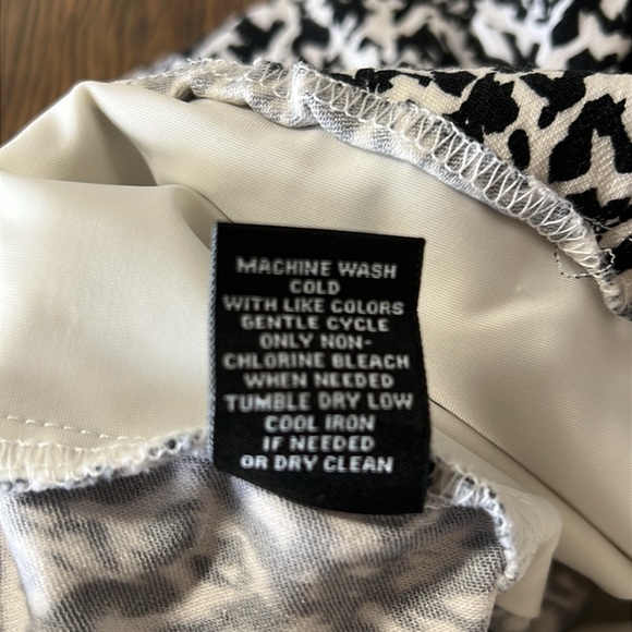 Premise -black and white stretch pull on Capri bottom. Size medium. - Picture 10 of 12